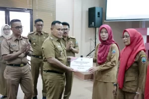 Sebanyak 5.097 Guru Honor Dan Negeri Terima Bantuan Insentif Dari Bupati Lamsel H. Nanang Ermanto