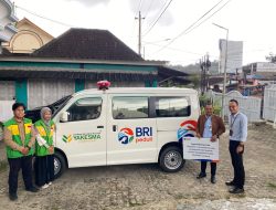 BRI Kanca Teluk Betung Serahkan Bantuan Ambulans BRI Peduli kepada Yayasan Kesejahteraan Madani Kota Bandar Lampung