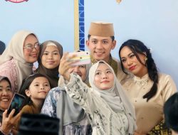 Lebaran Tanpa Jarak, Egi–Zita Sapa dan Salami Warga di Lamban Rakyat