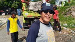 Dinilai Tak Becus Kerja, Plt. Kabid Persampahan DLH Lamsel Tetap Setia Bersihkan Kota Kalianda dari Sampah.