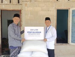 YBM BRILiaN Region 5 Bandar Lampung Salurkan Bantuan Program Beras di Pondok Pesantren Nurul Anwar